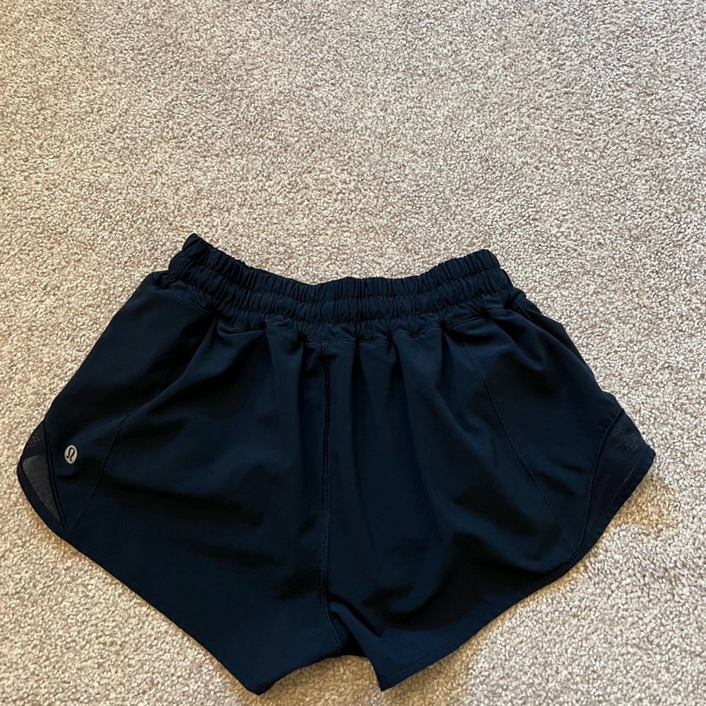 Lululemon Hotty Hot Low-Rise Lined Short 2.5"